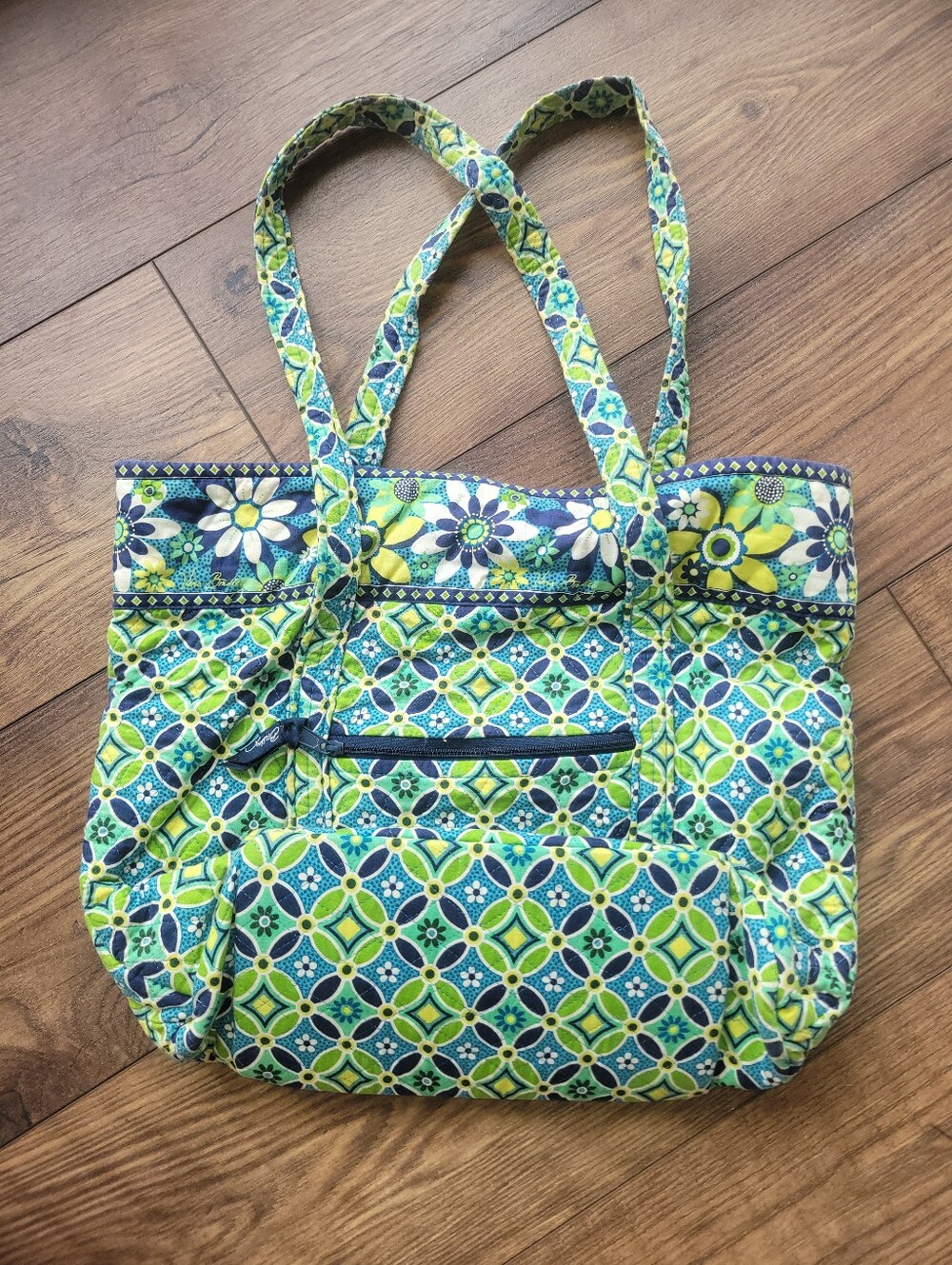 Vera Bradley Large Daisy Daisy Tote. - Picture 3 of 5